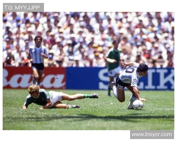 英格兰足球明星哈特利的传奇生涯与辉煌成就揭秘